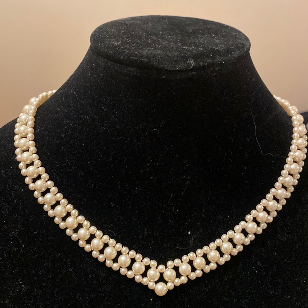 Vintage Faux Pearl V Choker Necklace